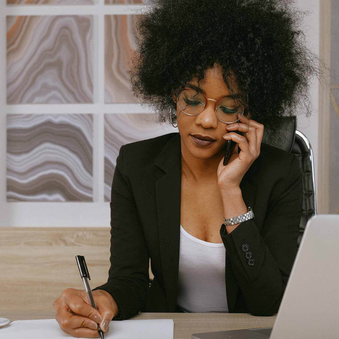 A woman calling Fate Skincare to customize her shampoo.